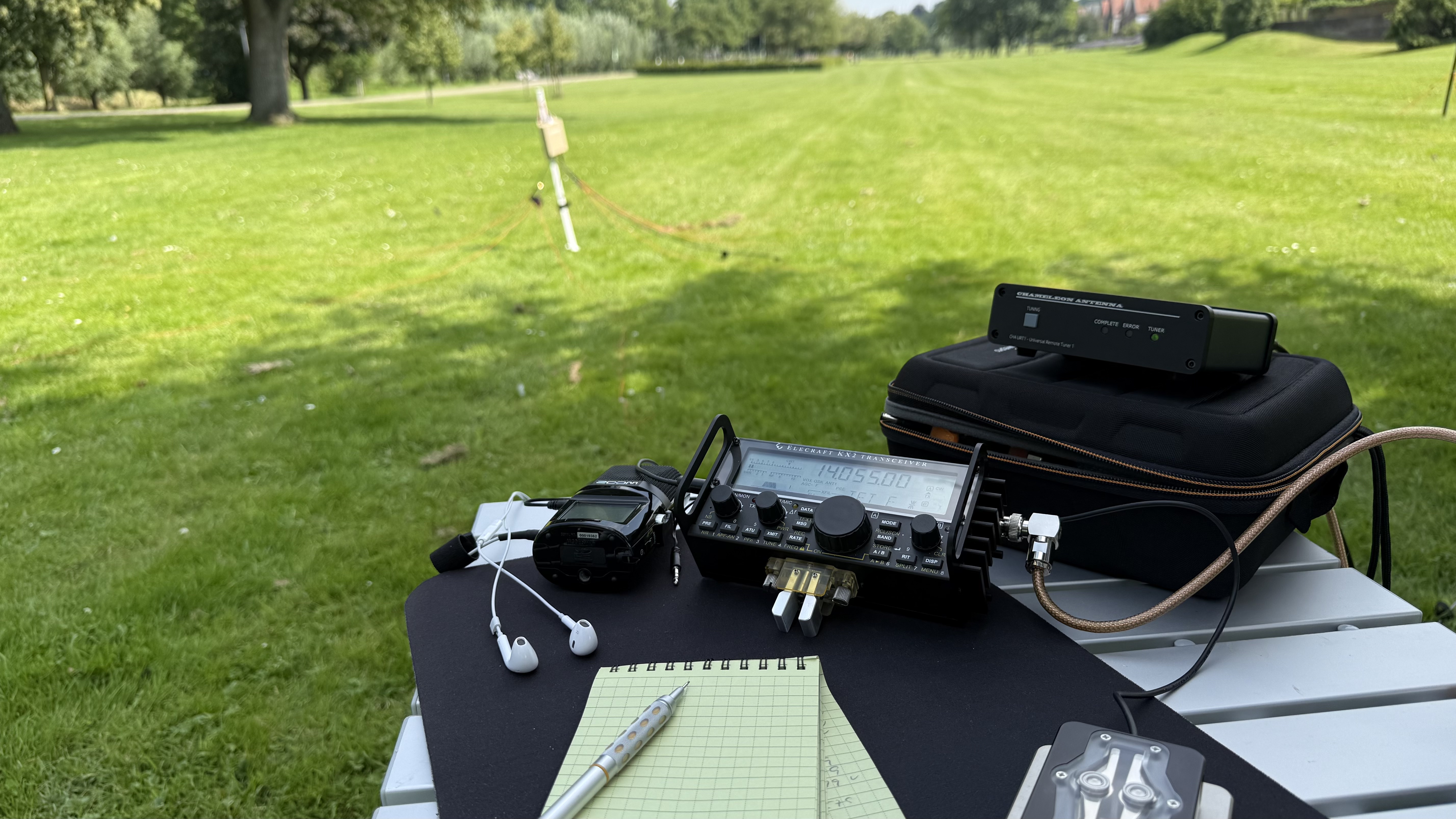 Bild 8 – POTA - zwei Masten und Chameleon CHA URT-1 Tuner