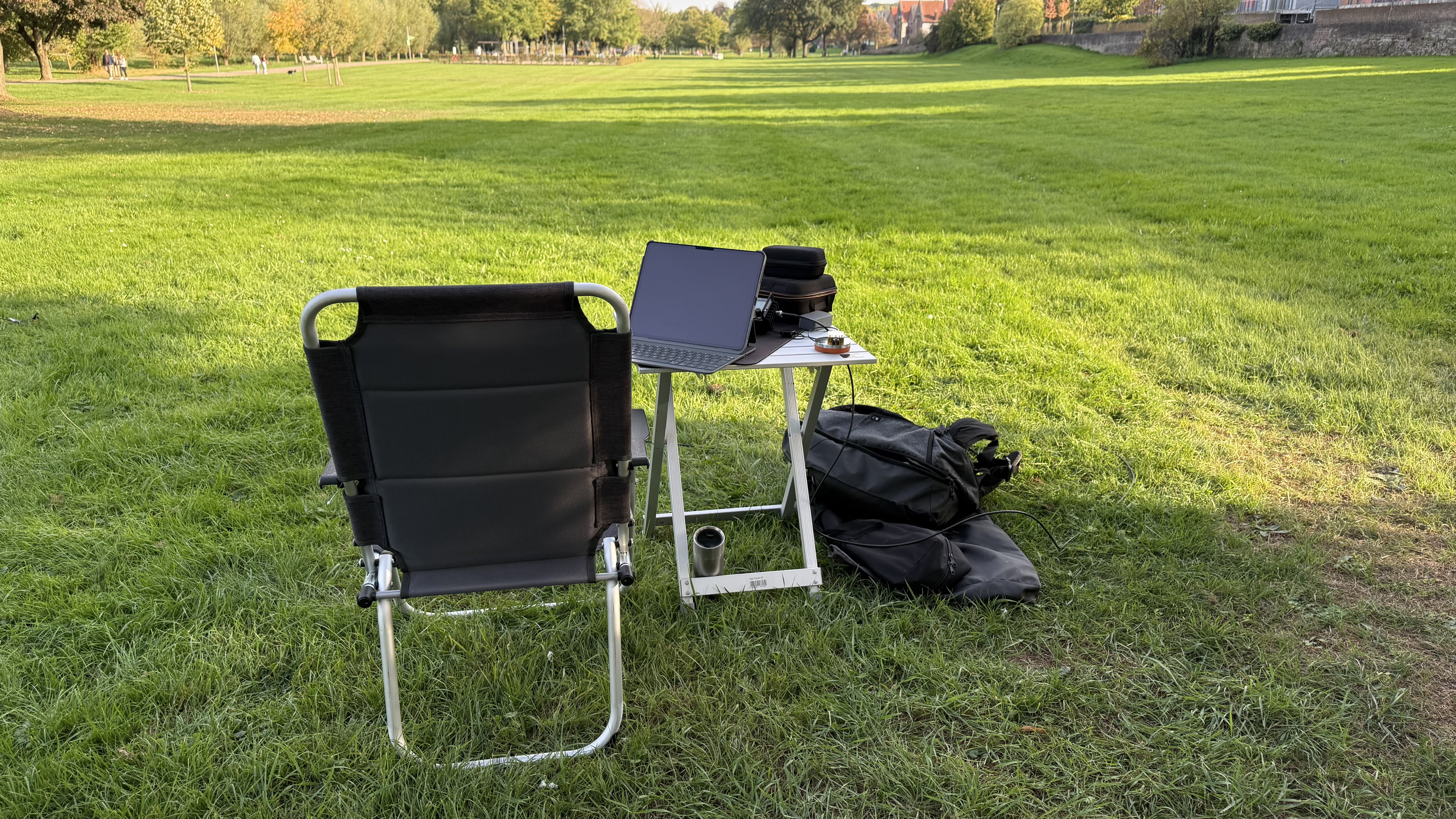 Bild 3 – Geparkt im Park und glücklich dabei