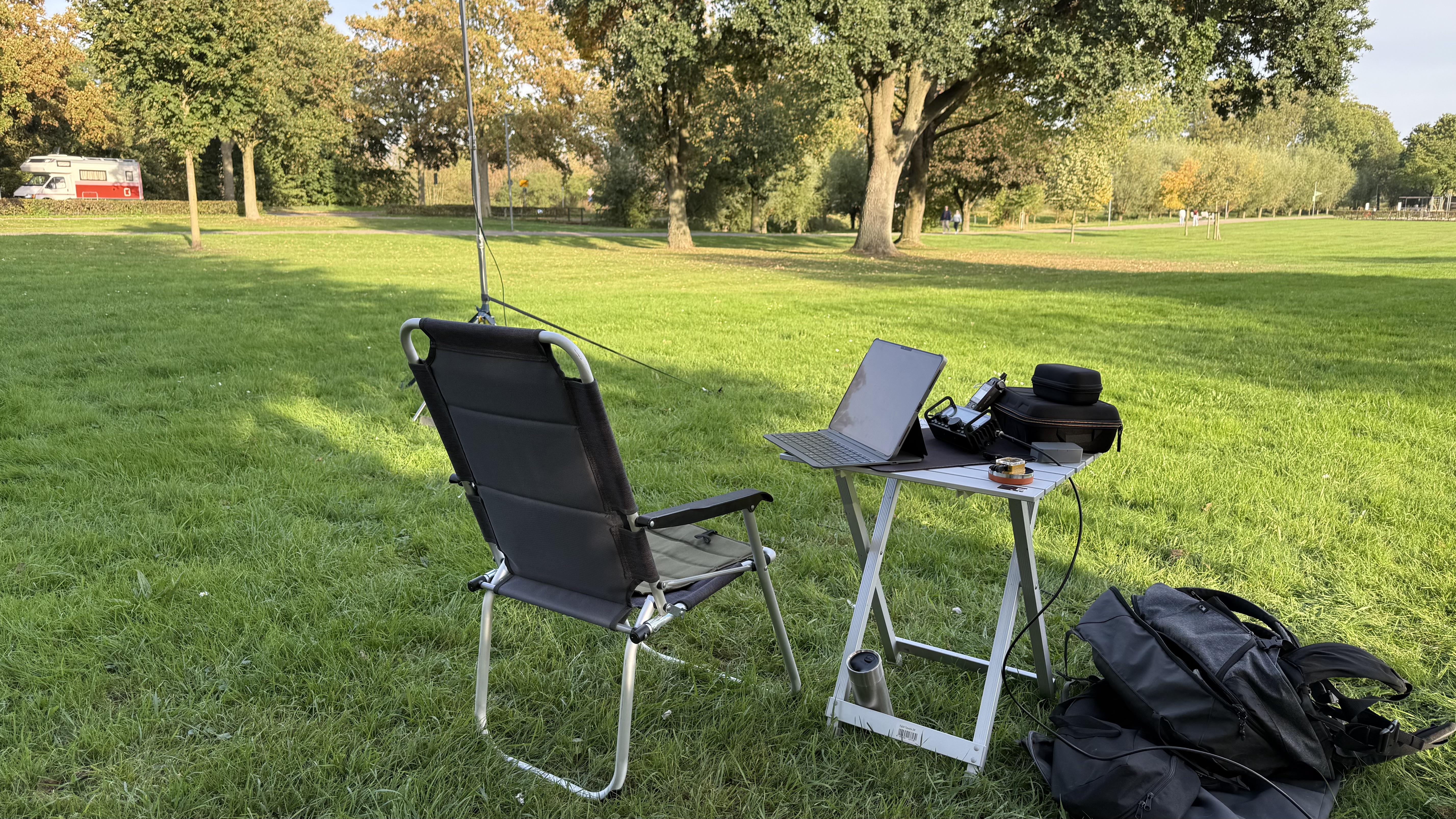 Bild 4 – Geparkt im Park und glücklich dabei